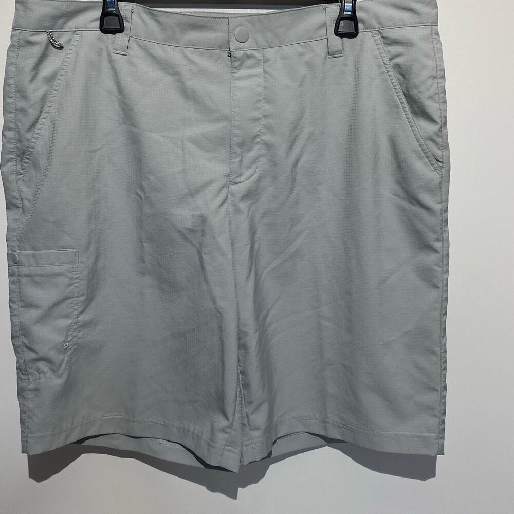 Columbia Men's Gray Flat Front Performance Fishing‎ Gear Shorts Size 38W